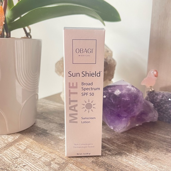 Sun Shield Matte Broad Spectrum SPF 50 Sunscreen Lotion - White - Picture 2 of 4